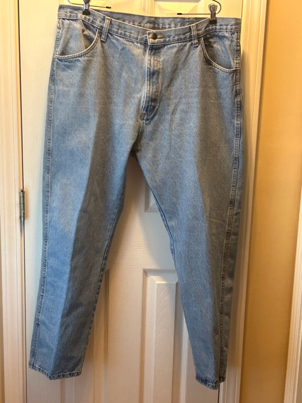 RUSTLER Blue Jeans 42” x 30”